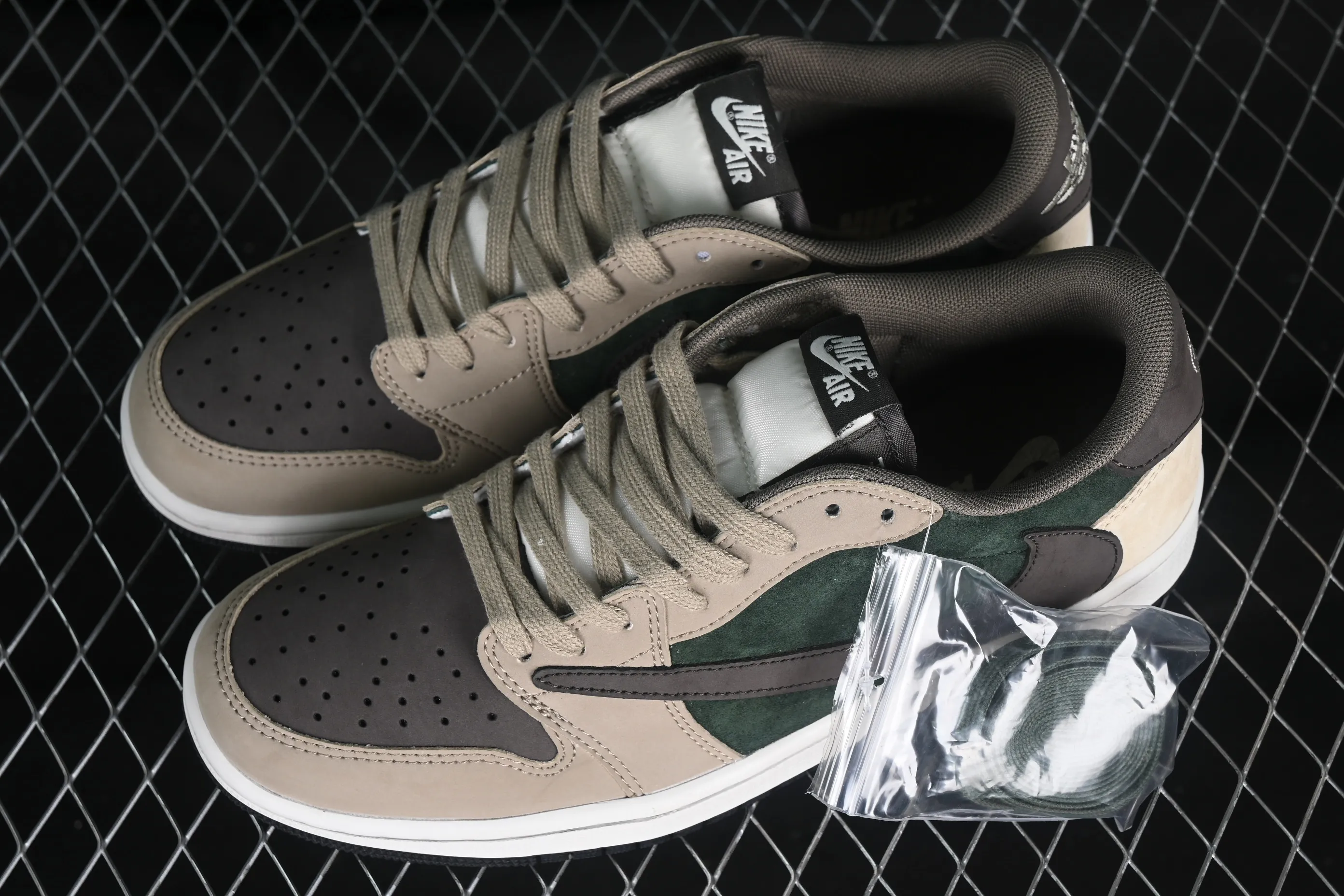 All Categories Air Jordan Jordan Series Basketball Shoes Air Jordan 1 Low Travis Scott x Air Jordan 1 Low OG AJ1 Joe 1 Reversed Overhook Joint Style Casual Sports Basketball Shoes DM7866-817